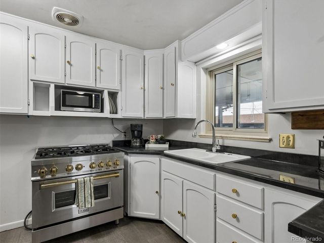 850 S Flower Street, Lakewood, CO 80226