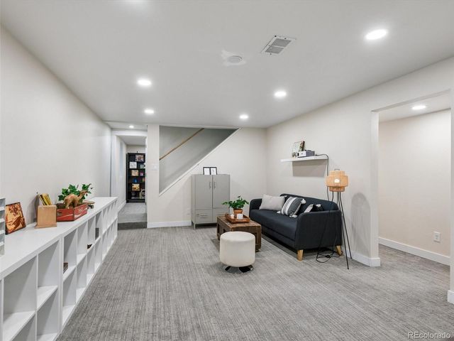 850 S Flower Street, Lakewood, CO 80226