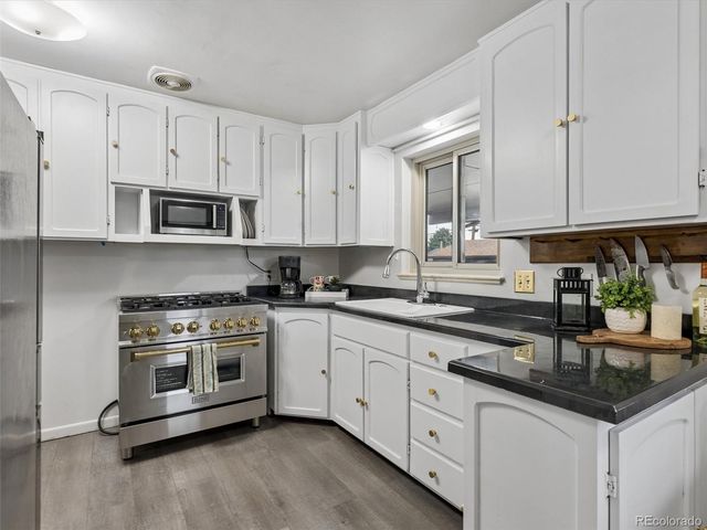 850 S Flower Street, Lakewood, CO 80226