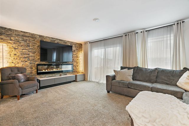 2478 Bella Drive, Pingree Grove, IL 60140