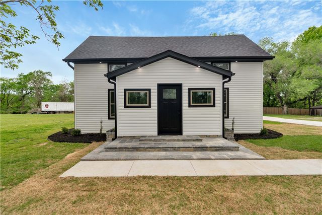 5808 S Cardwell Road, Fayetteville, AR 72704