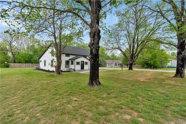 5808 S Cardwell Road, Fayetteville, AR 72704