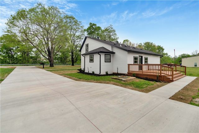 5808 S Cardwell Road, Fayetteville, AR 72704