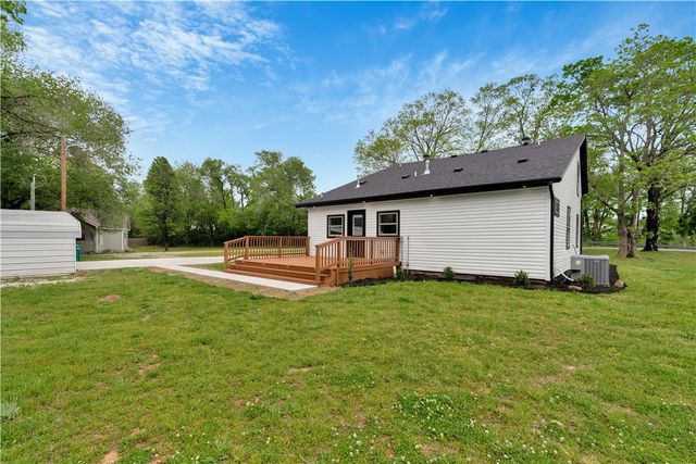 5808 S Cardwell Road, Fayetteville, AR 72704