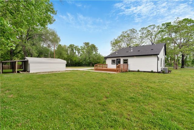 5808 S Cardwell Road, Fayetteville, AR 72704
