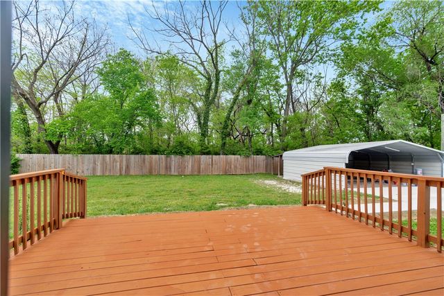 5808 S Cardwell Road, Fayetteville, AR 72704