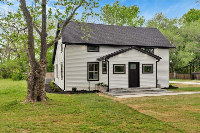 5808 S Cardwell Road, Fayetteville, AR 72704
