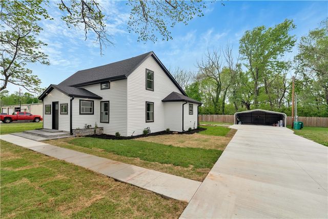 5808 S Cardwell Road, Fayetteville, AR 72704