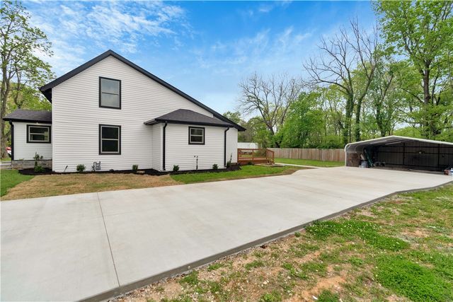 5808 S Cardwell Road, Fayetteville, AR 72704