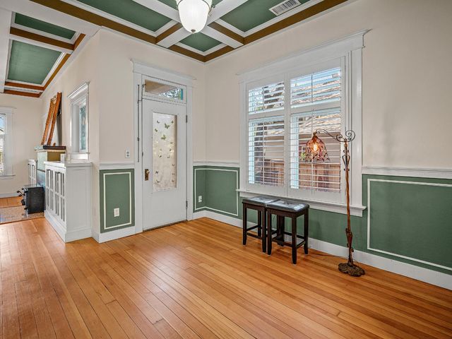 713 Figueroa St, Folsom, CA 95630