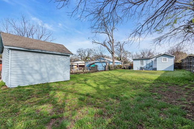 3024 Carnation Avenue, Fort Worth, TX 76111