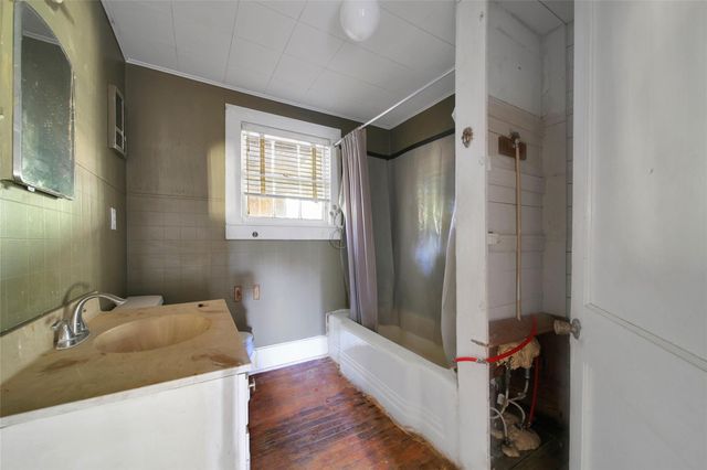 709 Magnolia Boulevard, New Caney, TX 77357