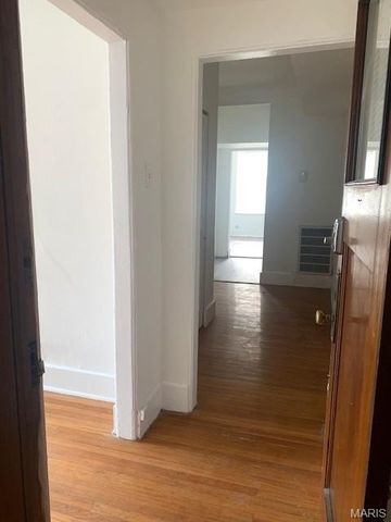 1362 McCausland Avenue, St Louis, MO 63117