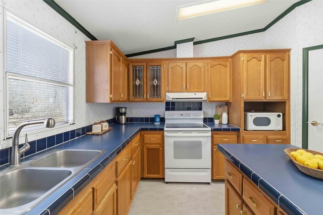 124 Suzanne DR, Bastrop, TX 78602