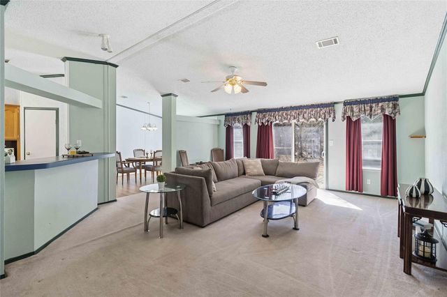 124 Suzanne DR, Bastrop, TX 78602