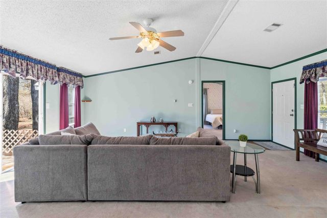 124 Suzanne DR, Bastrop, TX 78602