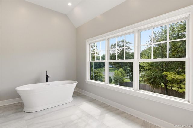 106 Cove Road, Northport, NY 11768