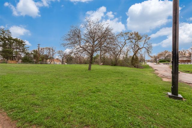 1443 E Louisiana Avenue, Dallas, TX 75216