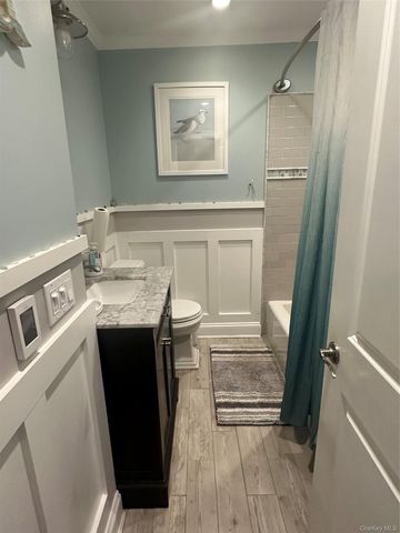 33 Hollins Lane, East Islip, NY 11730