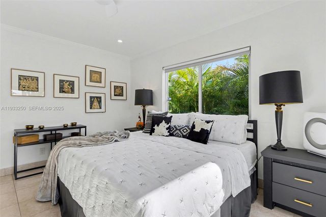 818 NW 29th Ct, Wilton Manors, FL 33311