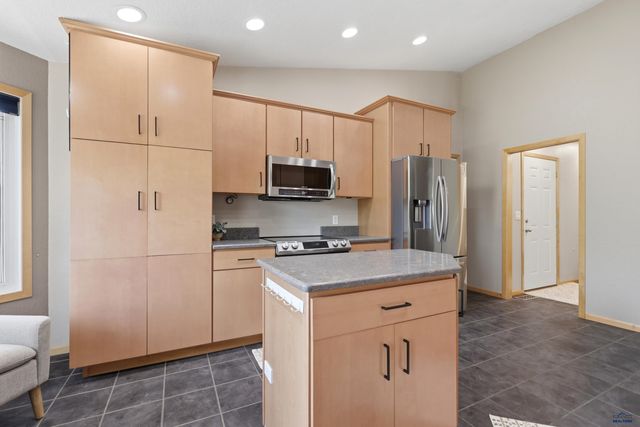 422 E ENCHANTED PINES DR, Rapid City, SD 57701