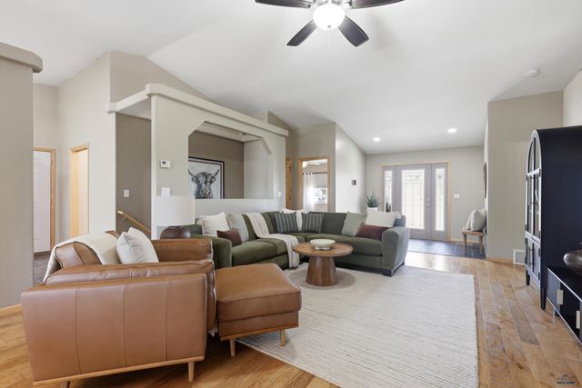422 E ENCHANTED PINES DR, Rapid City, SD 57701