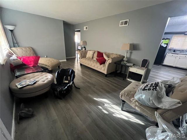 9029 Cranberry Lane, Normandy, MO 63121