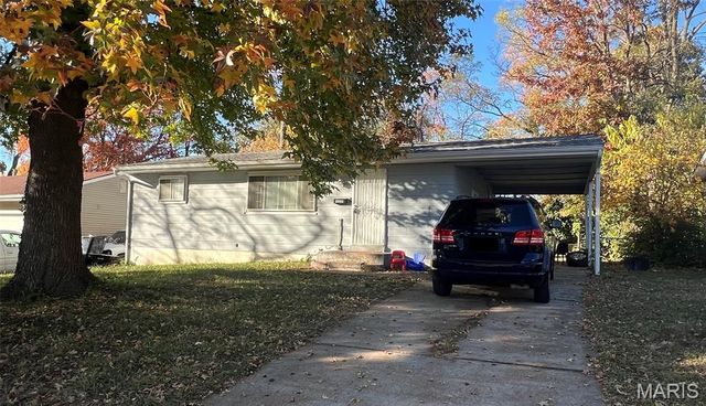 9029 Cranberry Lane, Normandy, MO 63121