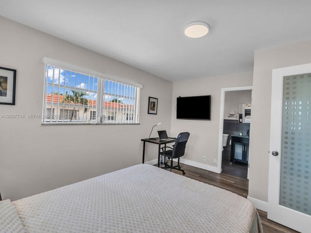 22 SE 3rd Ter 37, Dania Beach, FL 33004