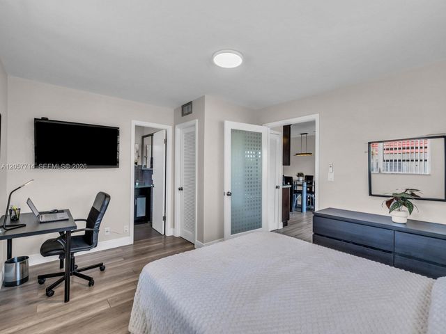 22 SE 3rd Ter 37, Dania Beach, FL 33004
