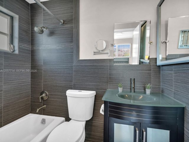 22 SE 3rd Ter 37, Dania Beach, FL 33004
