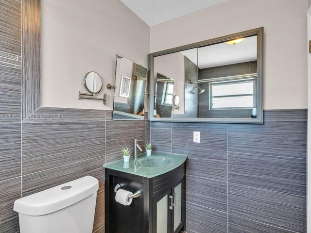 22 SE 3rd Ter 37, Dania Beach, FL 33004