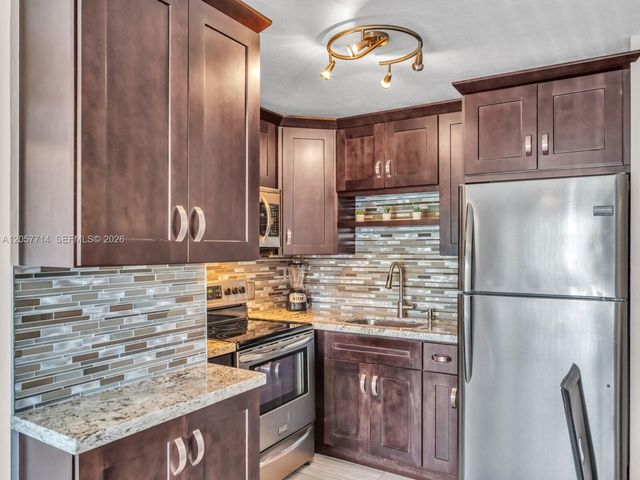 22 SE 3rd Ter 37, Dania Beach, FL 33004