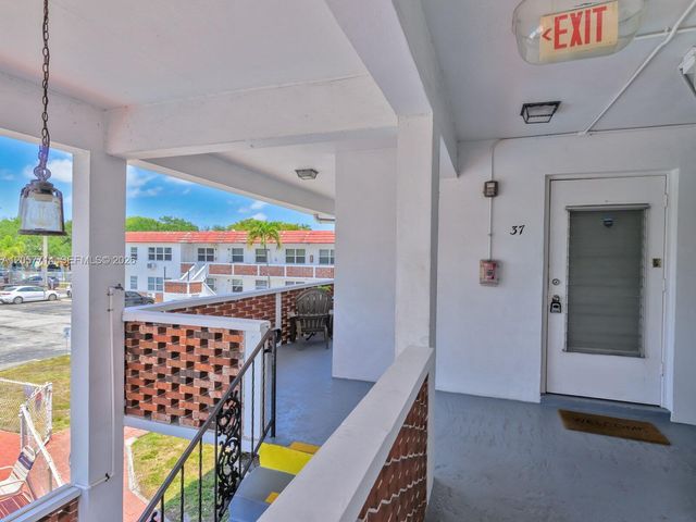22 SE 3rd Ter 37, Dania Beach, FL 33004