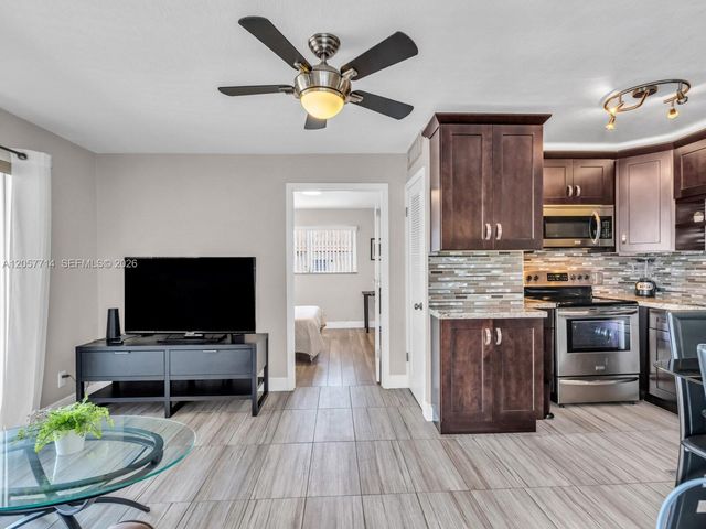 22 SE 3rd Ter 37, Dania Beach, FL 33004