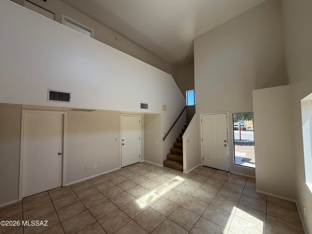 1634 E Calle Grandiosa, Tucson, AZ 85706