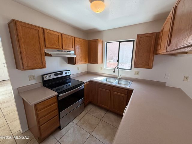 1634 E Calle Grandiosa, Tucson, AZ 85706