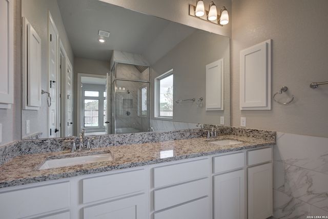 142 Secretariat Ave., Castroville, TX 78009