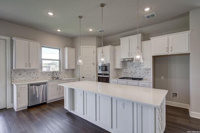 142 Secretariat Ave., Castroville, TX 78009