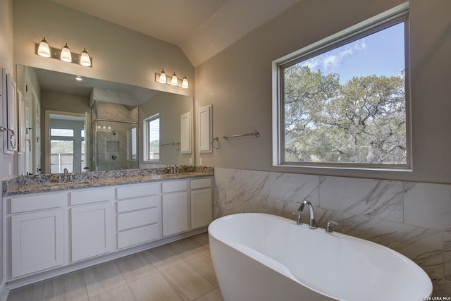 142 Secretariat Ave., Castroville, TX 78009