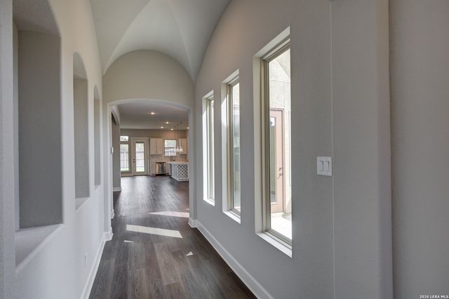 142 Secretariat Ave., Castroville, TX 78009