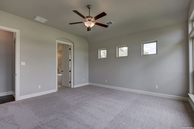 142 Secretariat Ave., Castroville, TX 78009