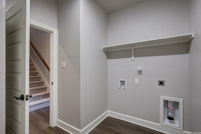 142 Secretariat Ave., Castroville, TX 78009