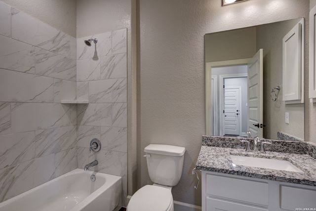 142 Secretariat Ave., Castroville, TX 78009