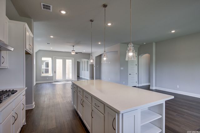 142 Secretariat Ave., Castroville, TX 78009