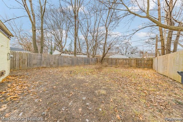 19712 Lahser Road, Detroit, MI 48219