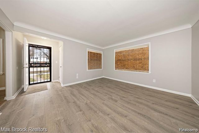 19712 Lahser Road, Detroit, MI 48219