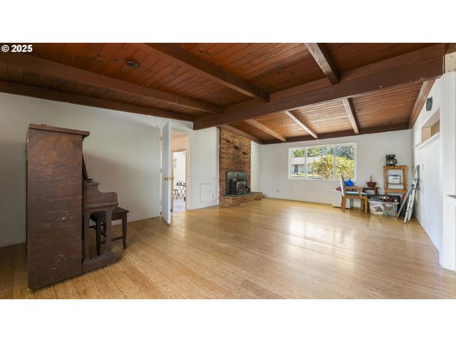 89298 SUTTON LAKE Dr, Florence, OR 97439