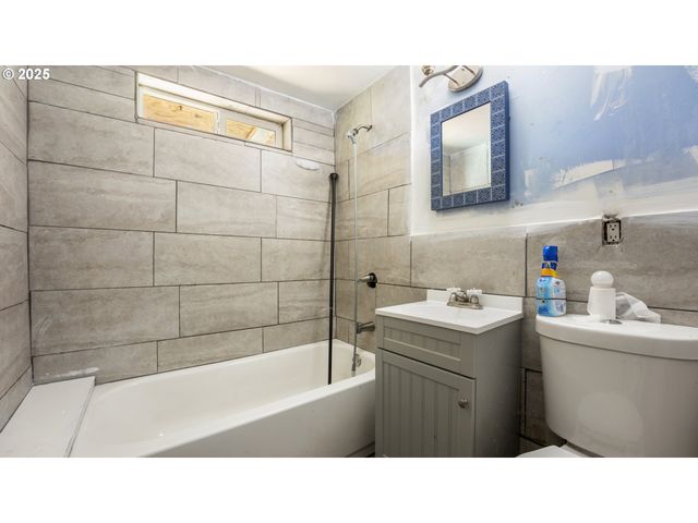 89298 SUTTON LAKE Dr, Florence, OR 97439