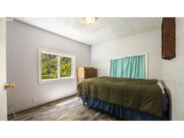 89298 SUTTON LAKE Dr, Florence, OR 97439
